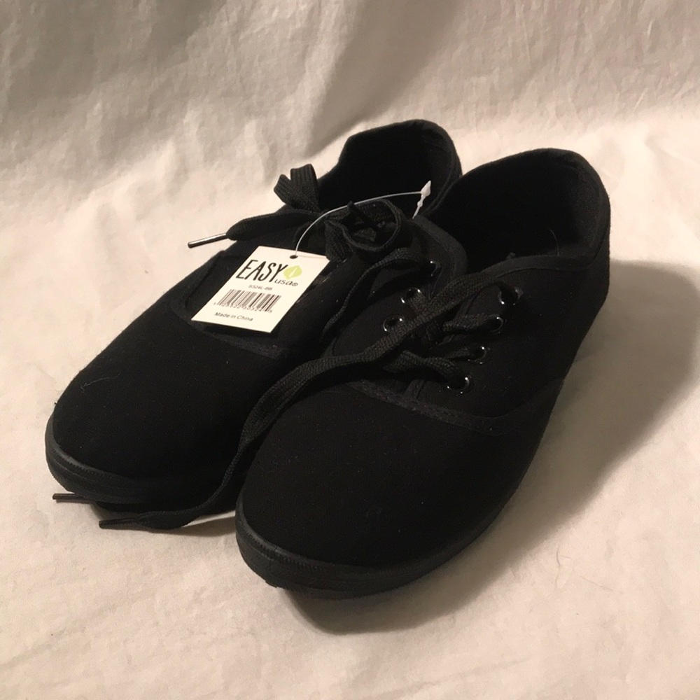 *5/$25!* Black Casual Sneakers Womens US 7